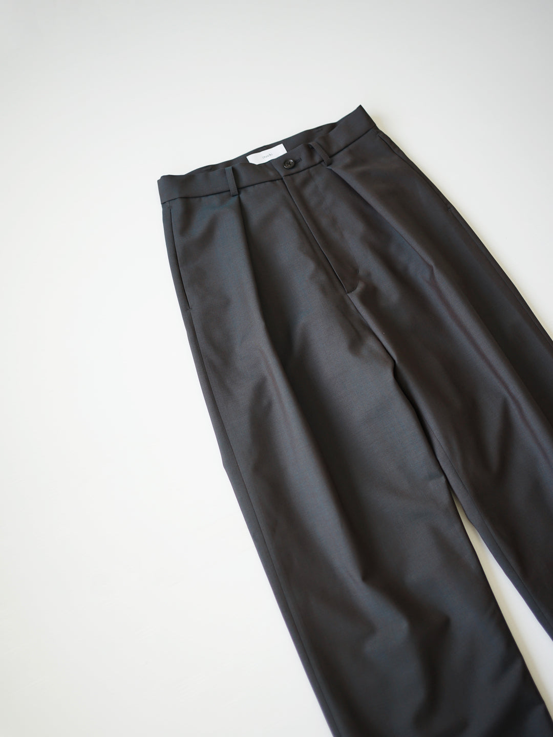 Wool & Kid mohair Tropical tuck slacks – itochi 公式オンラインストア