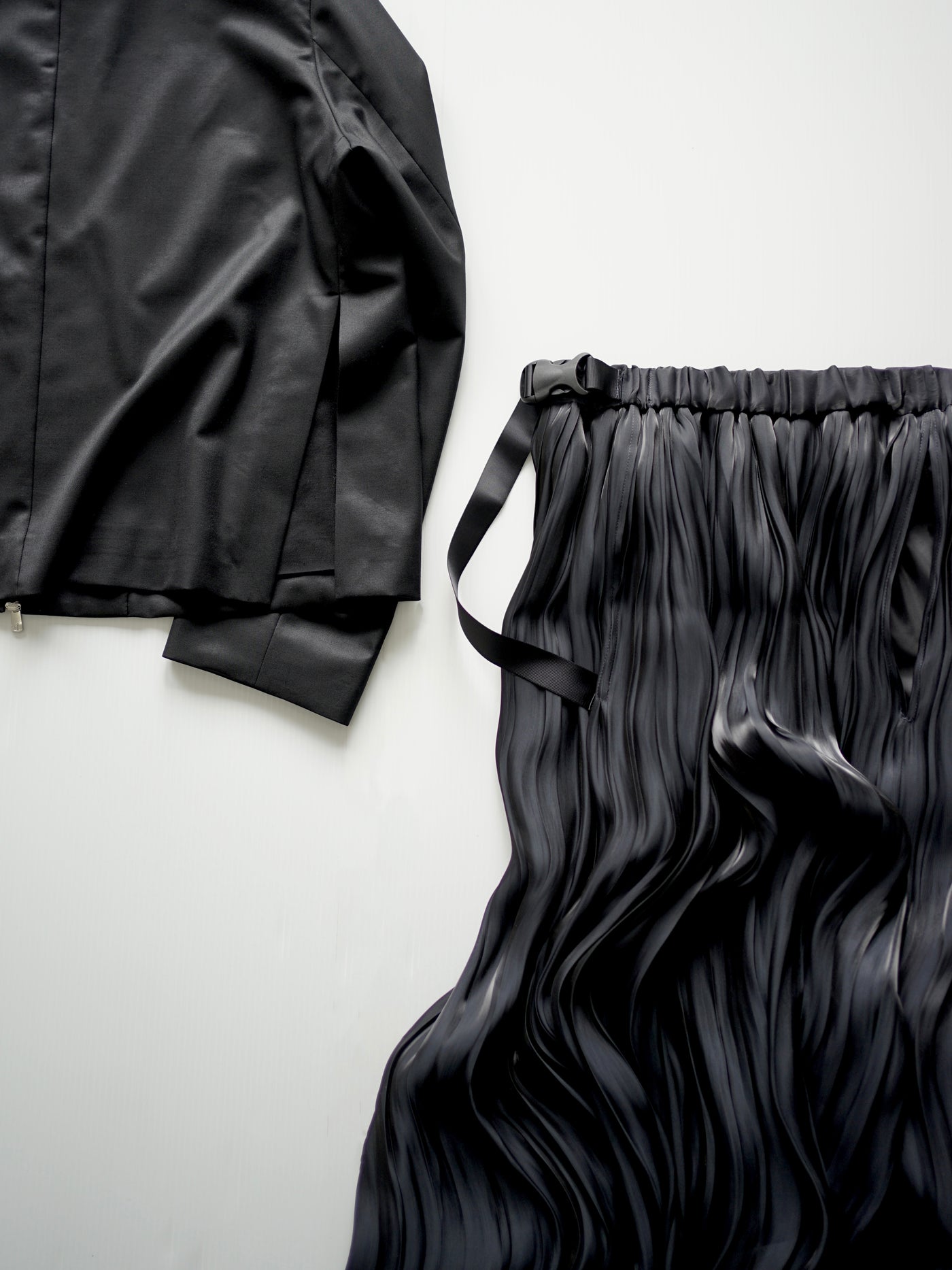 [Pre-order] Aurora cloth double side pleated skirt / black