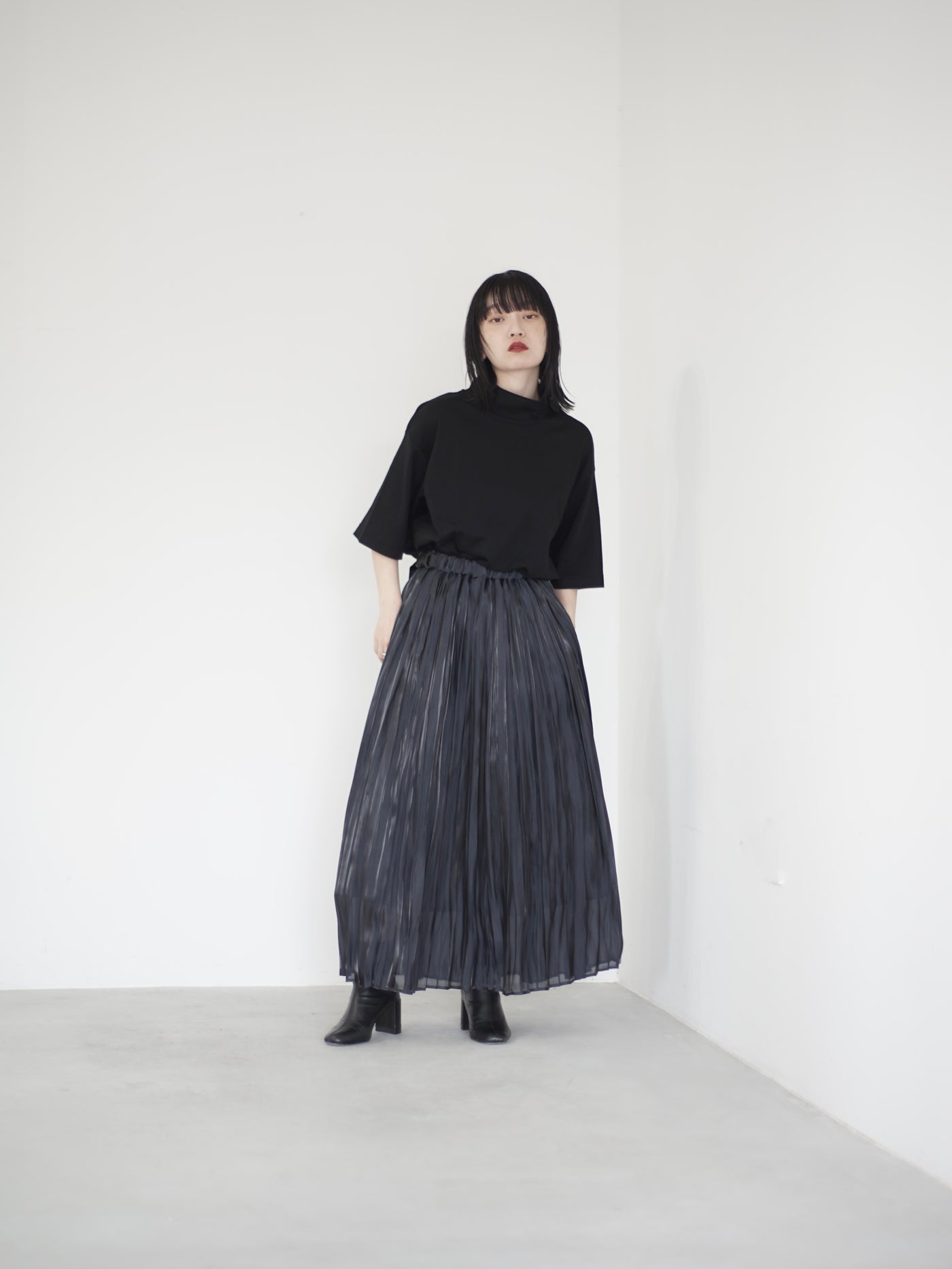 [Pre-order] Aurora cloth double side pleated skirt / black