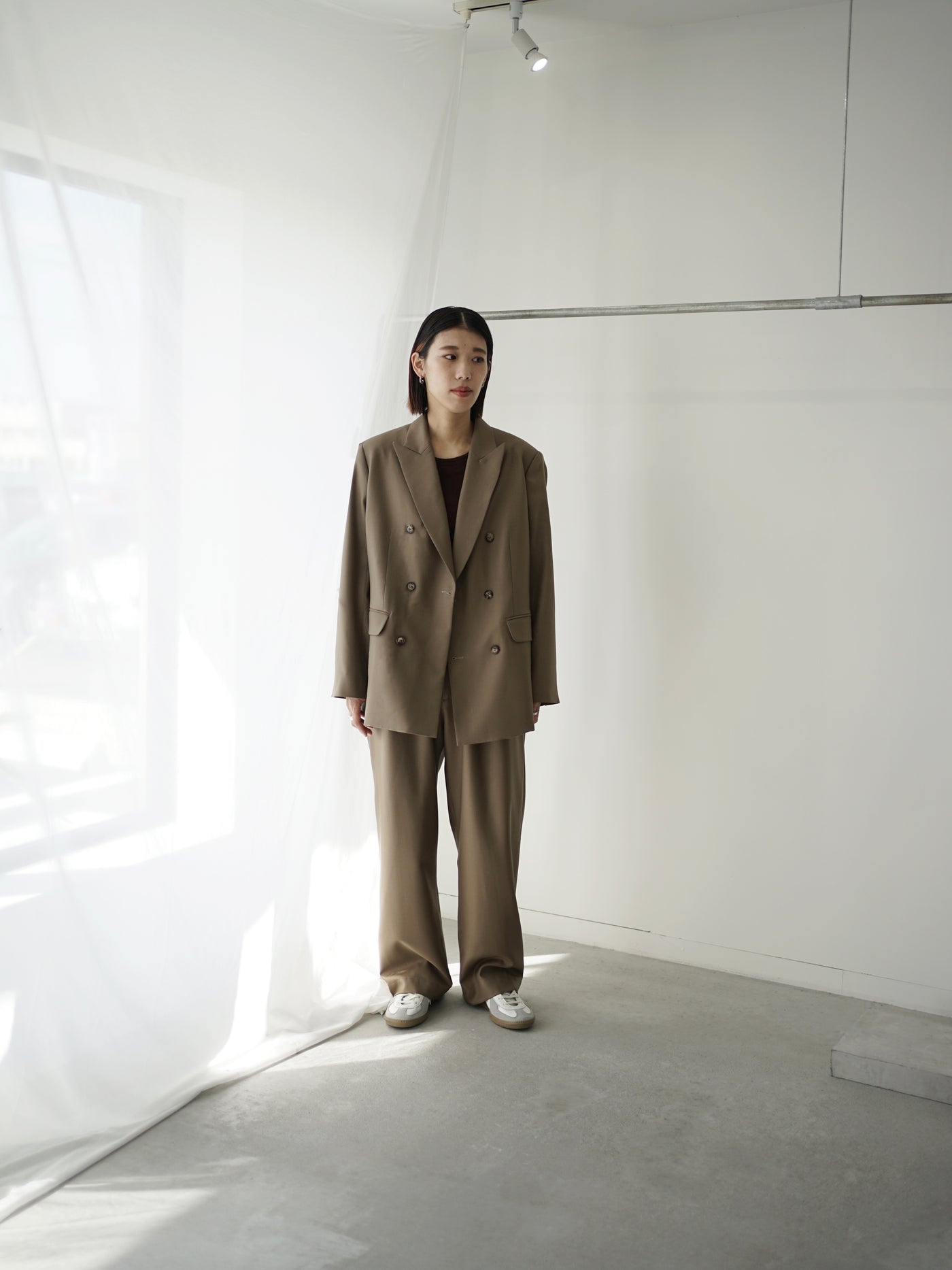 Super120`s wool twill tuck slacks