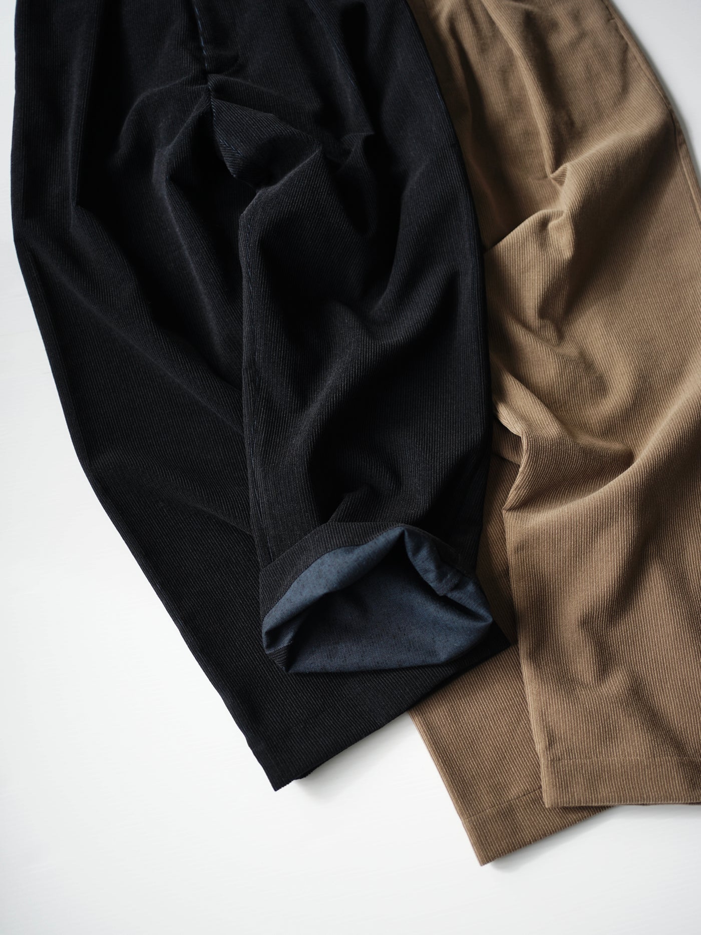 Wool & Cashmere corduroy tuck slacks